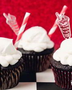 Маффины с пивом рутбир и ванильным кремом