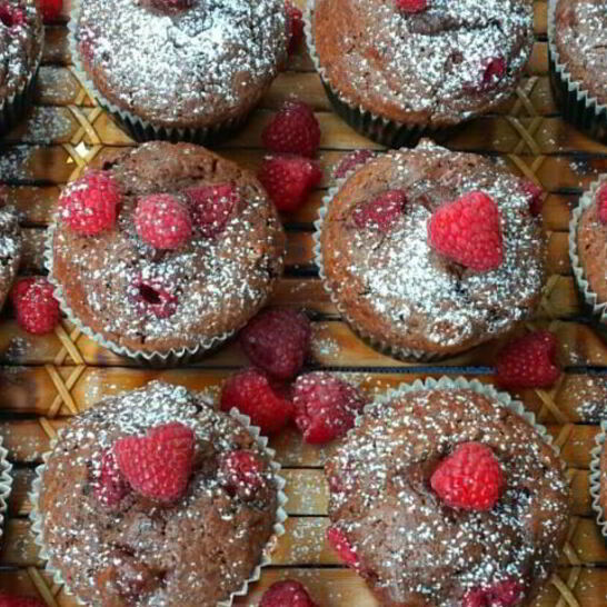 Рецепт шоколадных маффинов с малиной