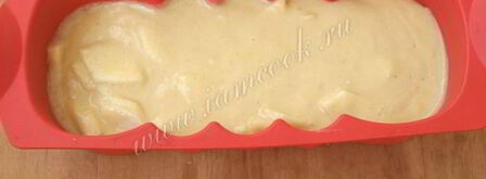 манник с яблоками на кефире. Шаг 10