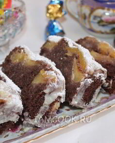 Шоколадный манник с яблоками