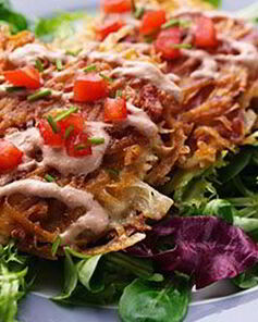 Картофельные оладьи с чесноком и беконом