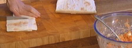 морковные оладьи на хрустящих крекерах с йогуртовым соусом. Шаг 8