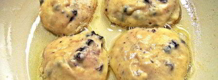 оладьи с черникой и шоколадом. Шаг 6