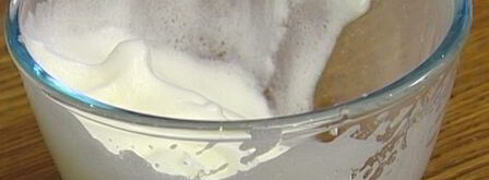 шоколадные оладушки со взбитыми сливками. Шаг 7