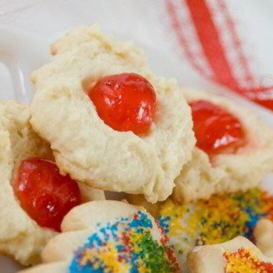 Рецепт печенья с вишней и сахарной пудрой