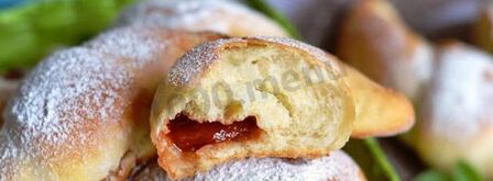 рогалики на кефире и дрожжах с повидлом. Шаг 10