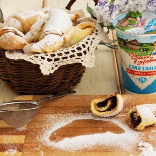 Рецепт рогаликов с джемом на сметане