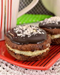 Шоколадное печенье с кокосовым кремом