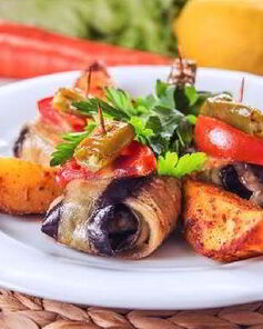 Пикантные конвертики из баклажанов