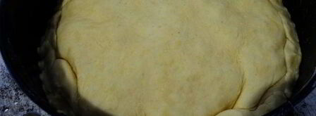 пирог с зеленым луком и яйцами на сметанном тесте. Шаг 12