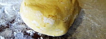 пирог с зеленым луком и яйцами на сметанном тесте. Шаг 4