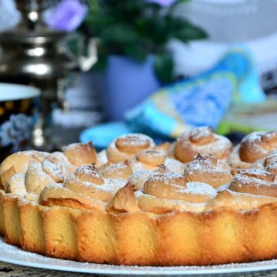 Рецепт сливового пирога с безе