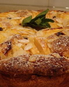 Яблочный пирог с изюмом по-немецки