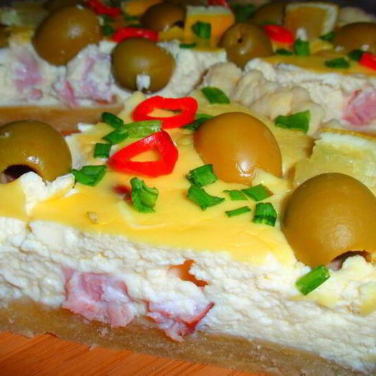 Рецепт закусочного пирога с творогом и ветчиной