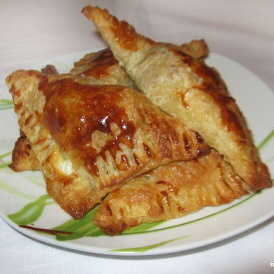 Рецепт пирожков из слоеного дрожжевого теста