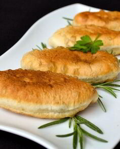 Пирожки с картошкой, жаренные на сковороде
