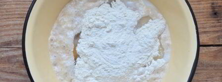 пирожки с луком и яйцом на кефире. Шаг 8