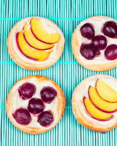 Слоеные пирожки на завтрак