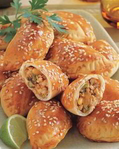 Сочные пирожки с курицей и овощами