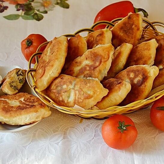 Рецепт жареных пирожков с луком и яйцом на кефире