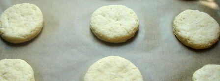 пирожное с черничным киселем, земляникой и сливками. Шаг 4