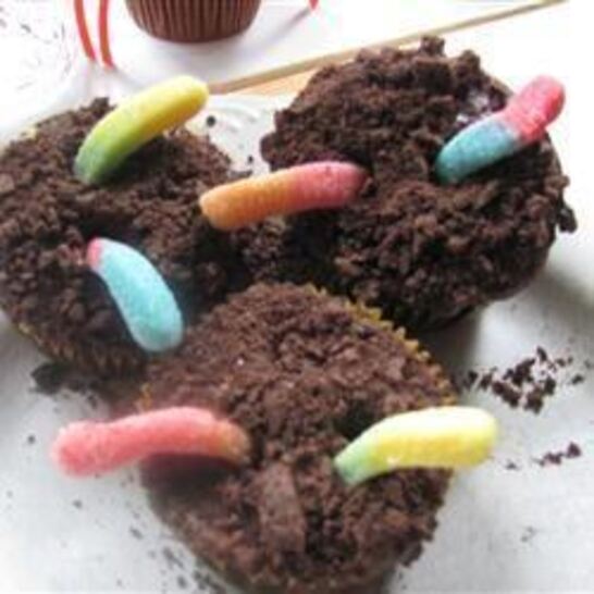 Рецепт шоколадных пирожных с червячками