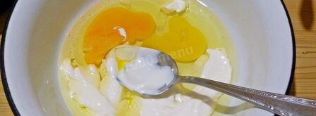 пицца на жидком тесте со свининой, помидорами и перцем. Шаг 3