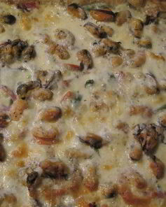 Пицца со шпинатом, креветками и мидиями