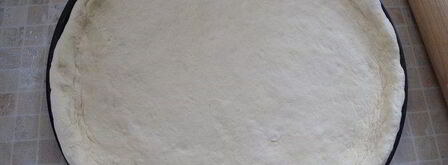 сытная пицца с яично-сметанной заливкой. Шаг 4