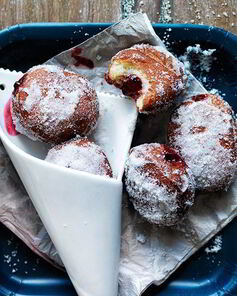 Пончики с малиновой начинкой