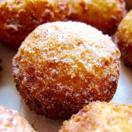 Рецепт творожных пончиков с корицей