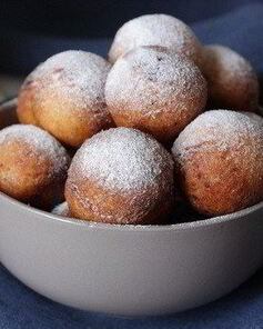 Творожные пончики в сахарной пудре