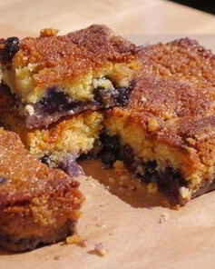 Лимонная шарлотка с голубикой