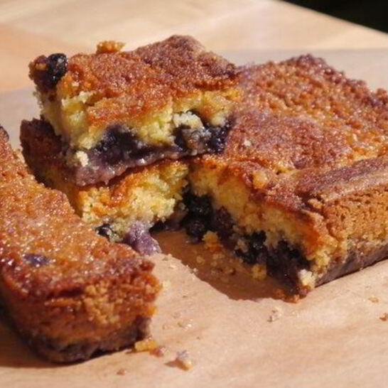 Рецепт лимонной шарлотки с голубикой