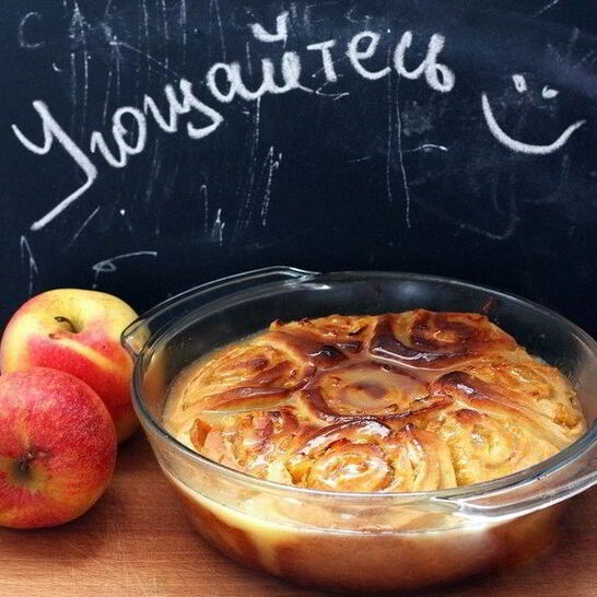 Рецепт простой шарлотки с корицей