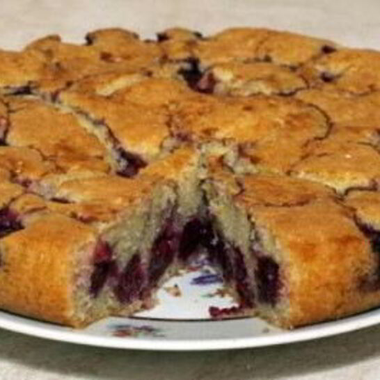 Рецепт шарлотки из хлеба с вишней по-польски