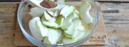 шарлотка классическая с яблоками. Шаг 5