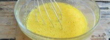 шарлотка классическая с яблоками. Шаг 6