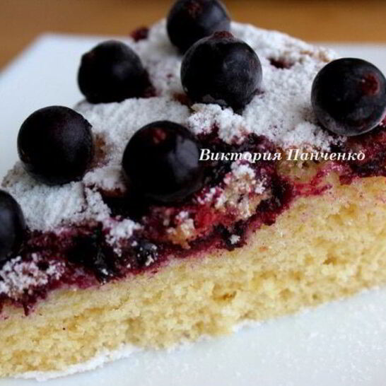 Рецепт шарлотки с черной смородиной из мультиварки