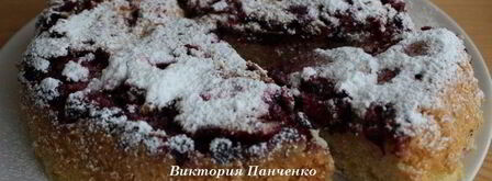 шарлотка с черной смородиной из мультиварки. Шаг 7