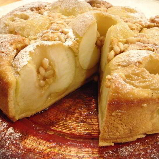 Рецепт шарлотки с цельными яблочками