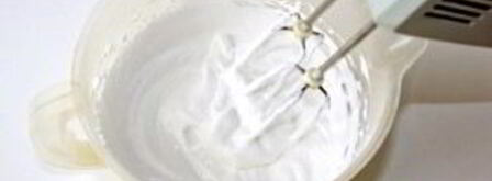 шарлотка с яблоками и безе. Шаг 8