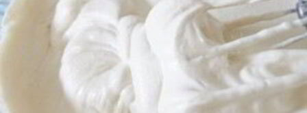 шарлотка с яблоками и изюмом. Шаг 3