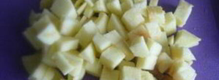 шарлотка с яблоками и изюмом. Шаг 7