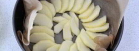 шарлотка с яблоками. Шаг 4