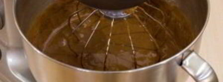 шоколадная шарлотка с грушей. Шаг 4