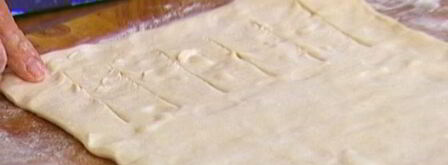 быстрый яблочный штрудель с изюмом, миндалем и корицей. Шаг 9