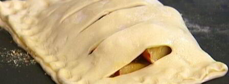 быстрый яблочный штрудель с изюмом, миндалем и корицей. Шаг 12