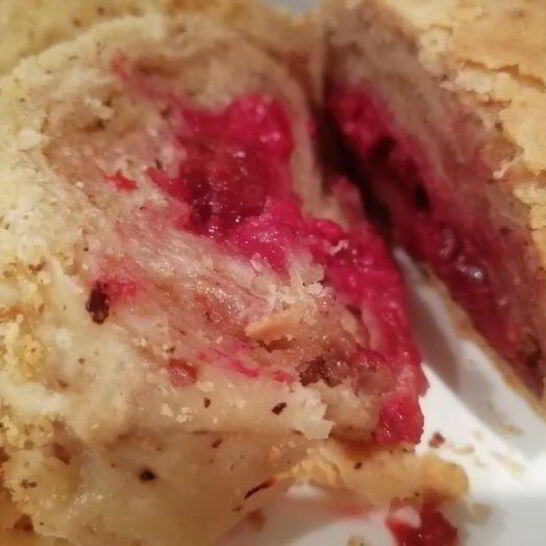 Рецепт легкого штруделя с вишней и миндалем