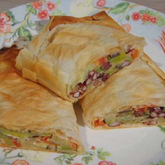 Рецепт овощного штруделя с фасолью и паприкой